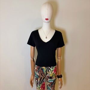 Wild Fable Black V-Neck Cropped Tee - Size L